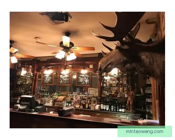 摩洛哥vs巴黎谁更让人沉迷一场关于风情美食与夜色的终极较量 摩洛哥vs巴黎谁更让人沉迷一场关于风情美食与夜色的终极较量